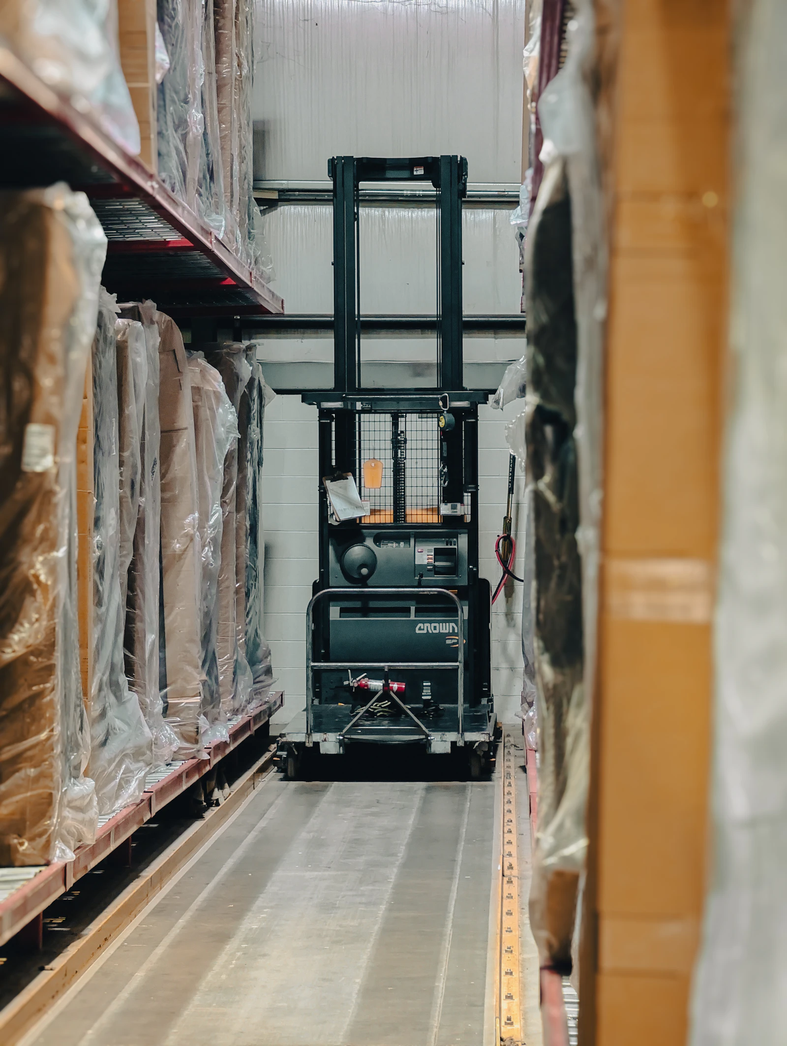 Warehouse aisle supporting coordinated global logistics